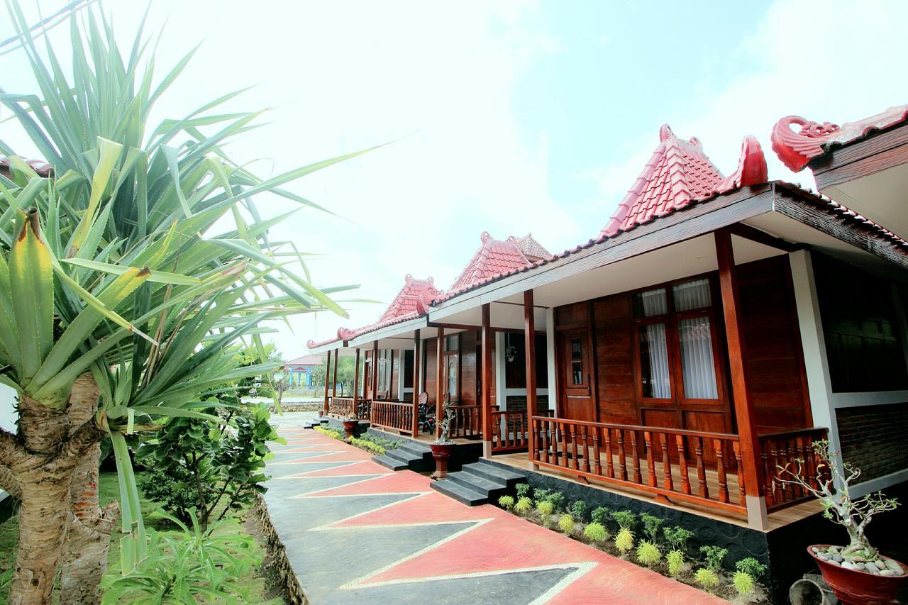 Hotel The Royal Joglo Tepus Esterno foto