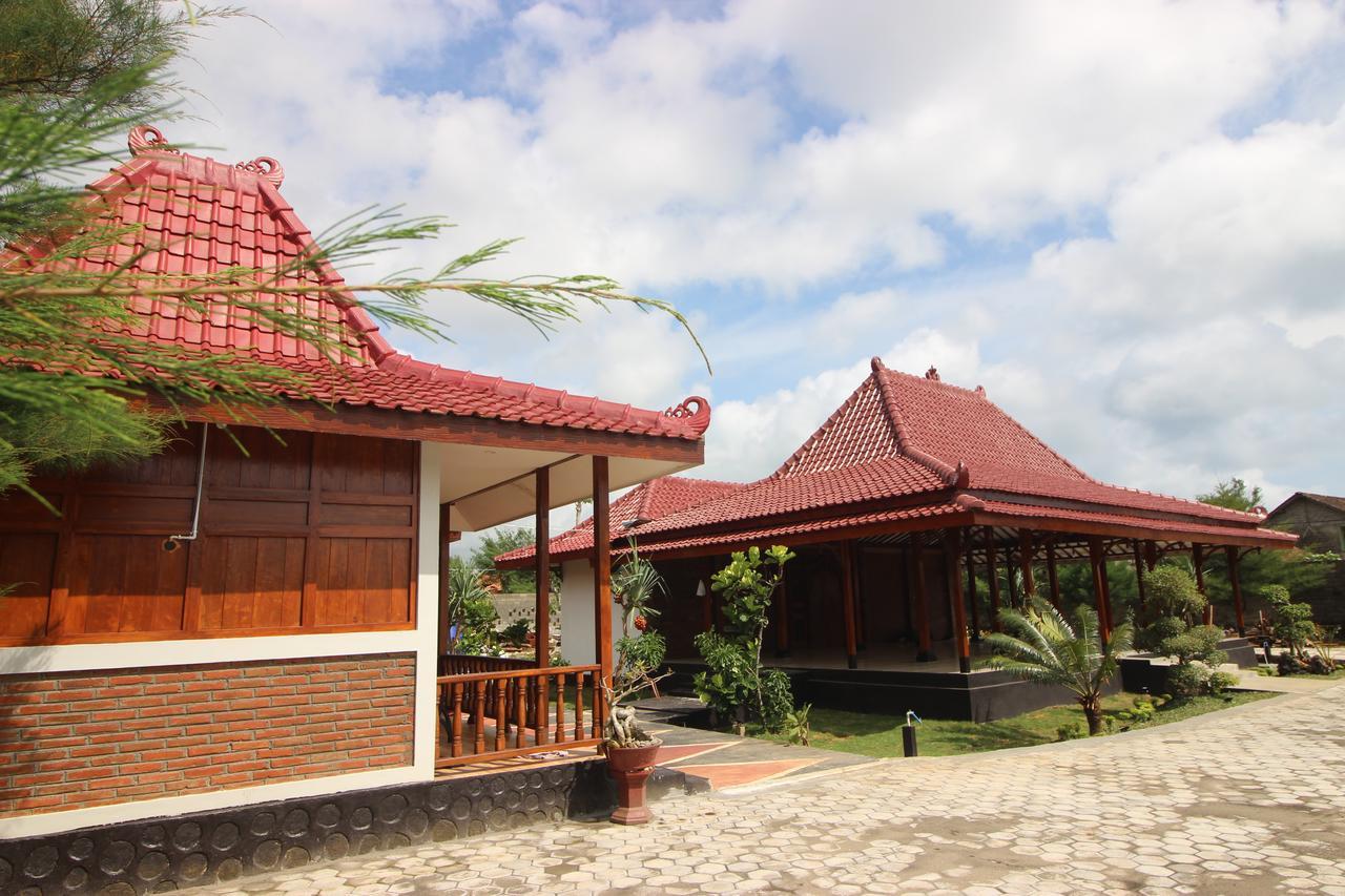 Hotel The Royal Joglo Tepus Esterno foto